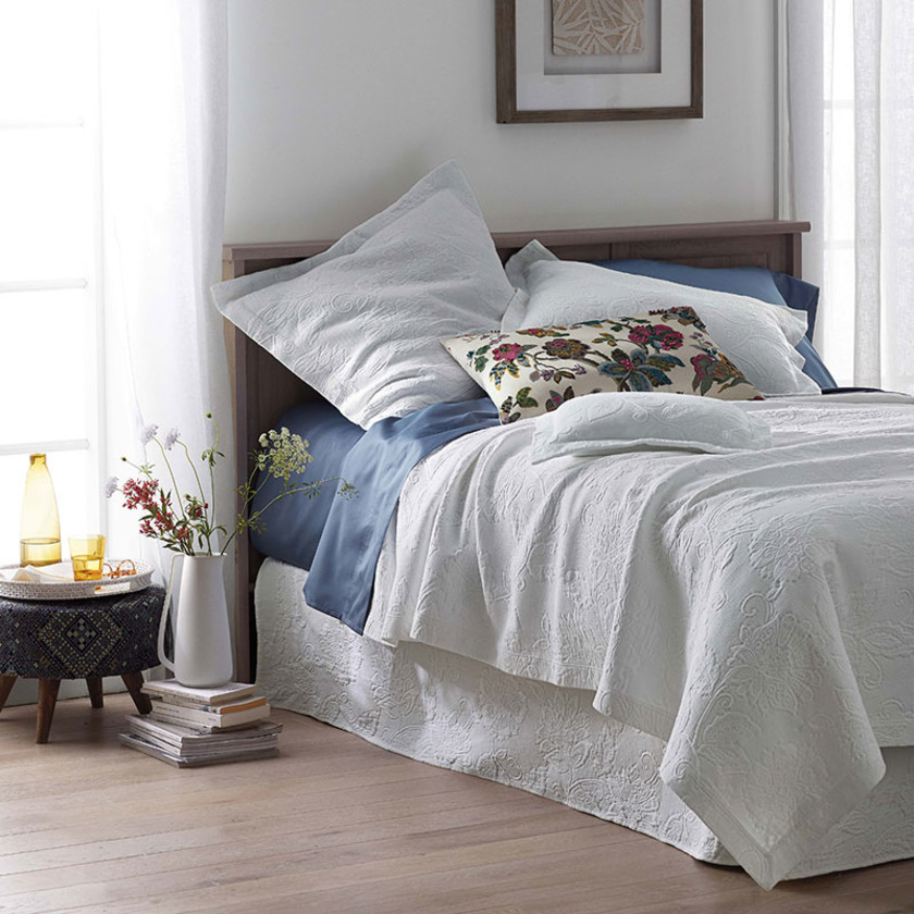 Putnam Cotton Matelassé 14 in. Drop Bed Skirt - White,White
